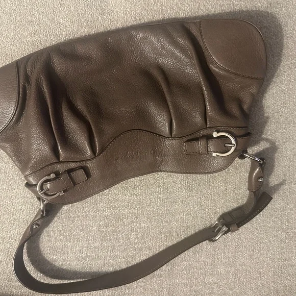 ‼️SOLD‼️Salvatore Ferragamo Gancini Shoulder Bag Leather Brown Silver - Picture 3 of 10